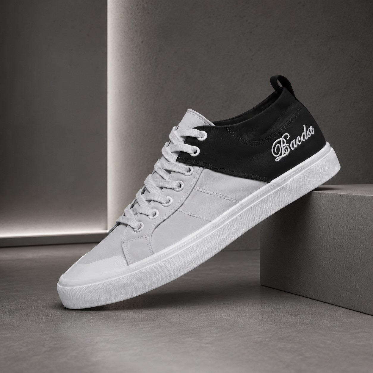 COURTSIDE LOW TOP SNEAKERS