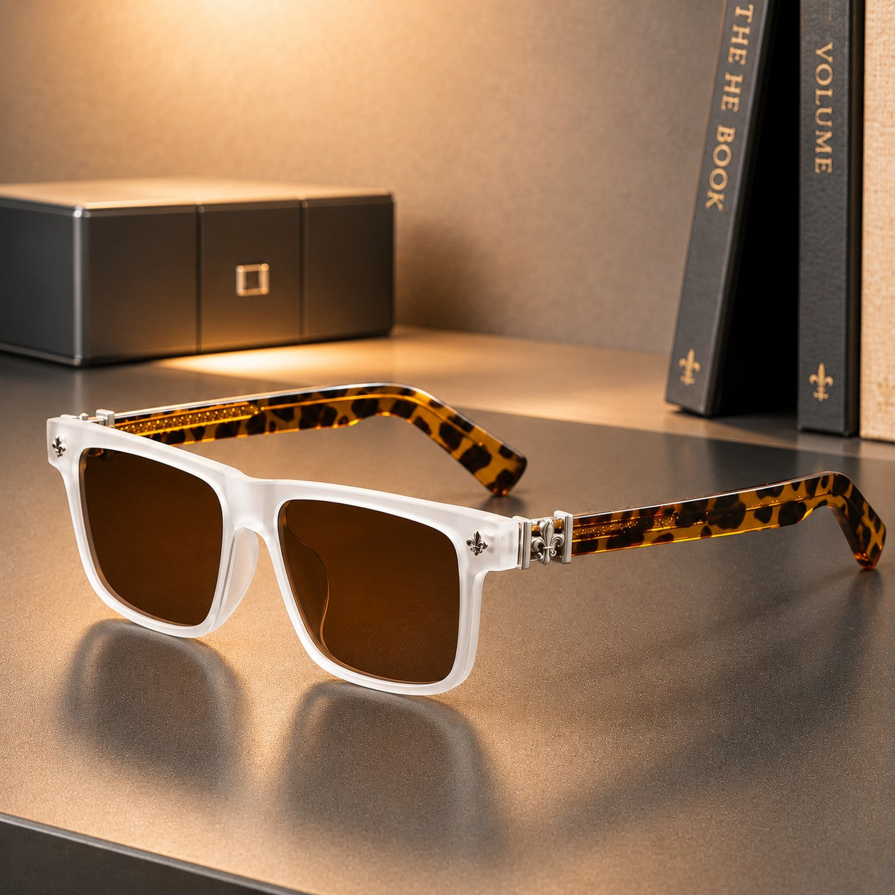 FLEUR CREST SQUARE SHADES