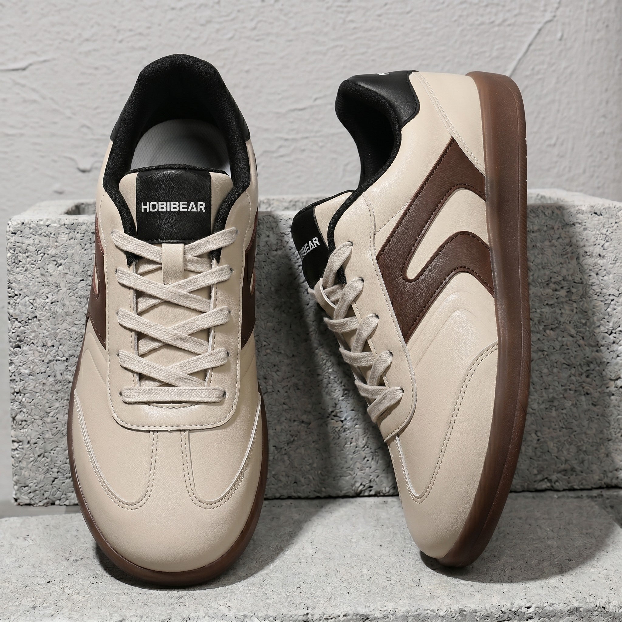 WIDE TOE STRIDE SNEAKERS