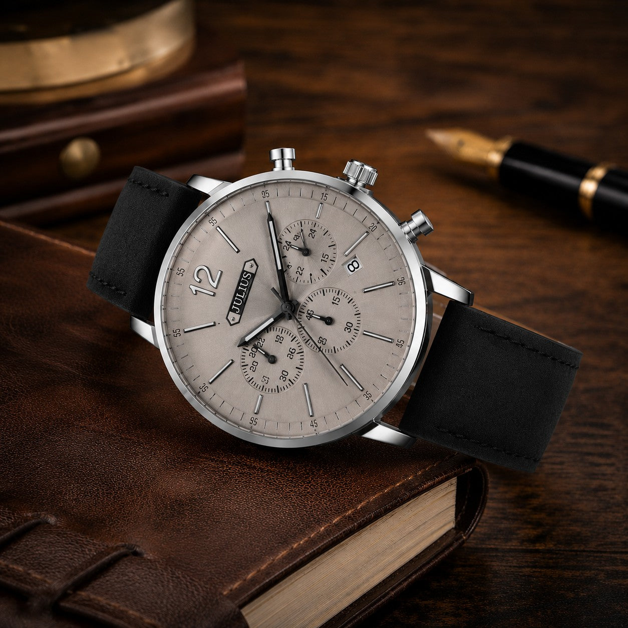 RETRO MULTI-DIAL QUARTZ WATCH