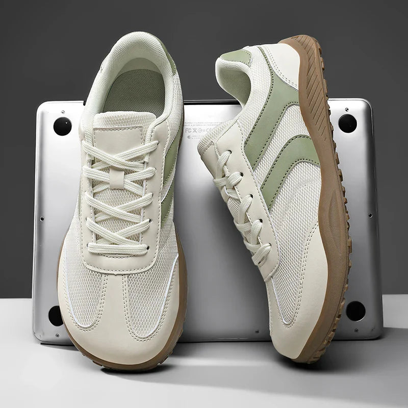 WIDE TOE TRAIL SNEAKERS