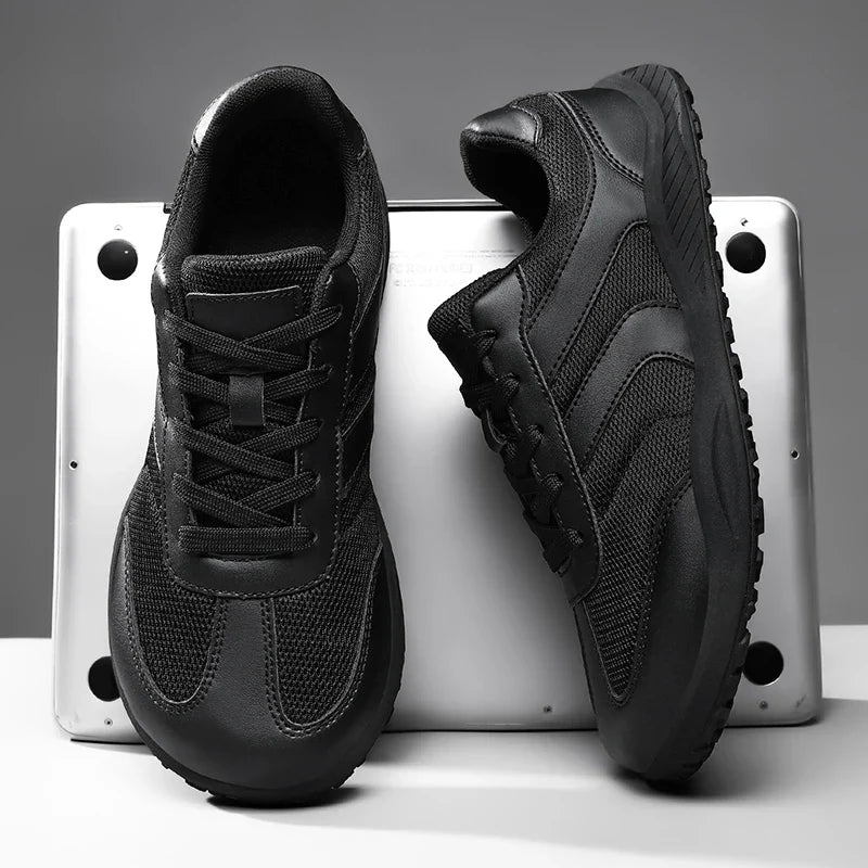 WIDE TOE TRAIL SNEAKERS