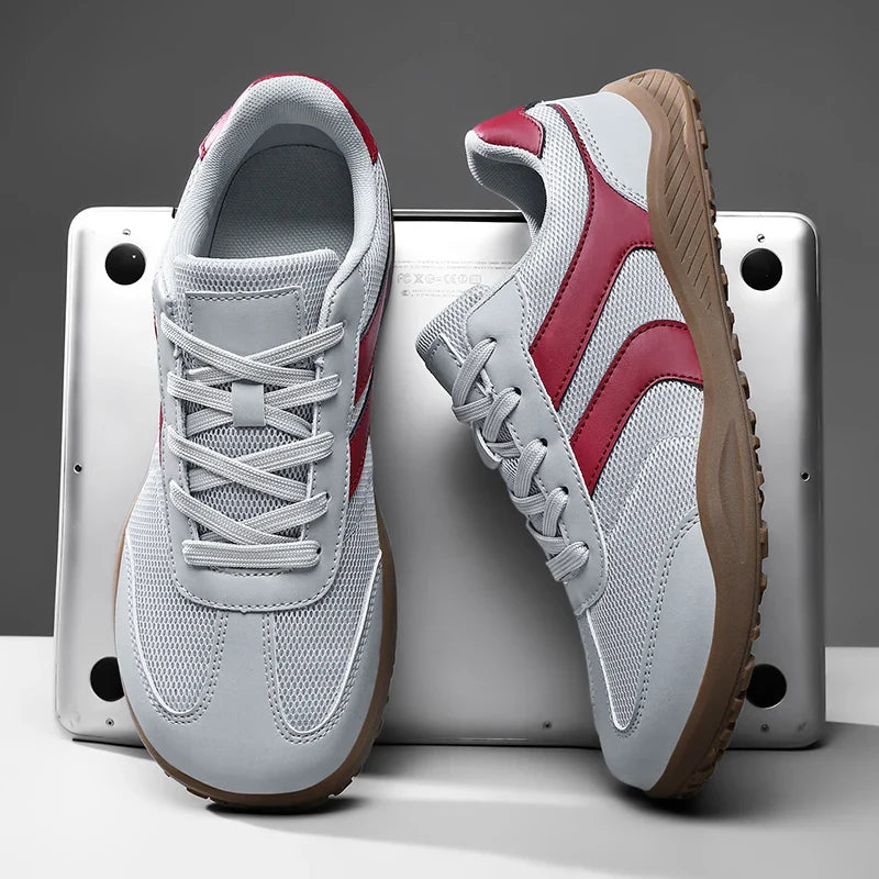 WIDE TOE TRAIL SNEAKERS