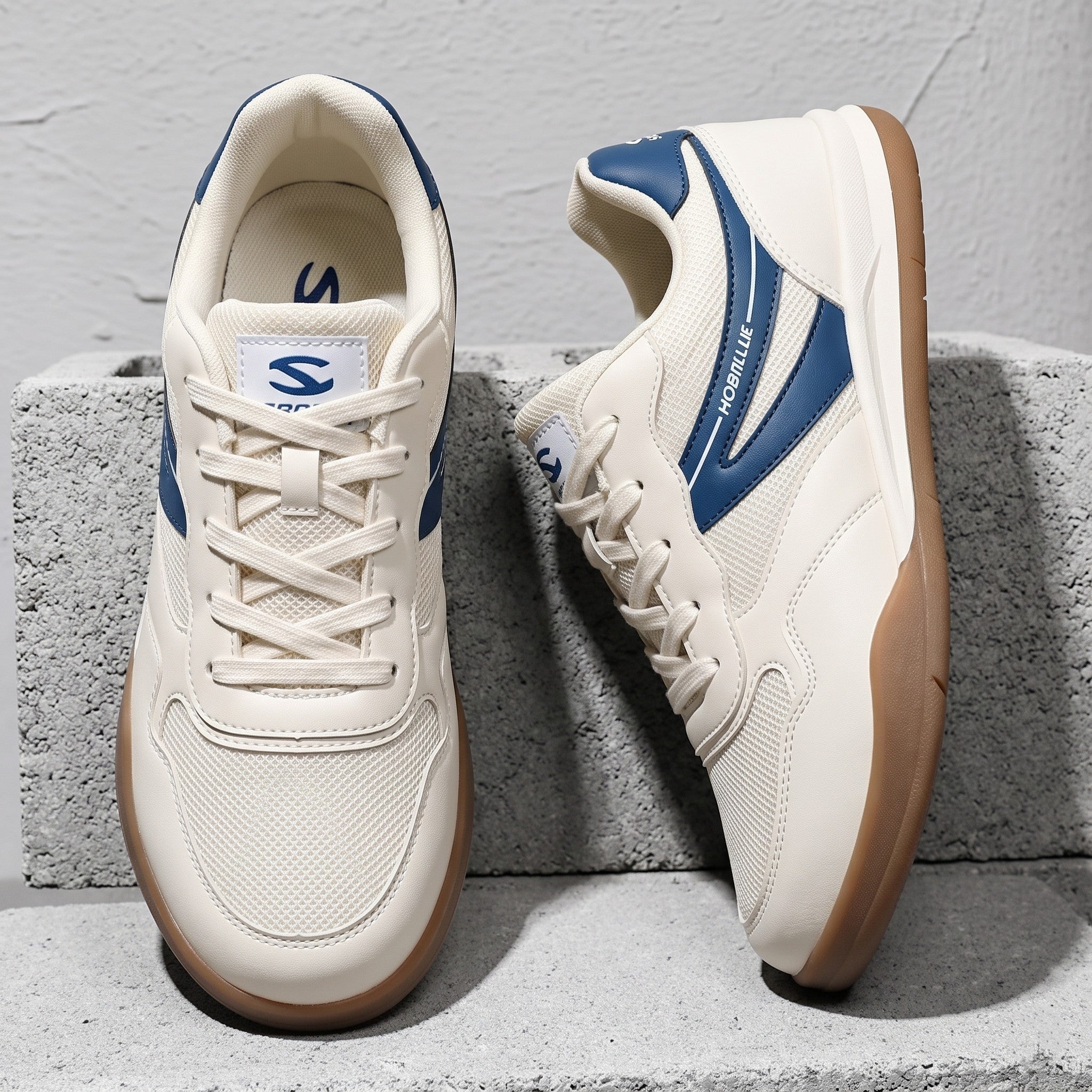 LIGHTWEIGHT WIDE TOE TRAINERS