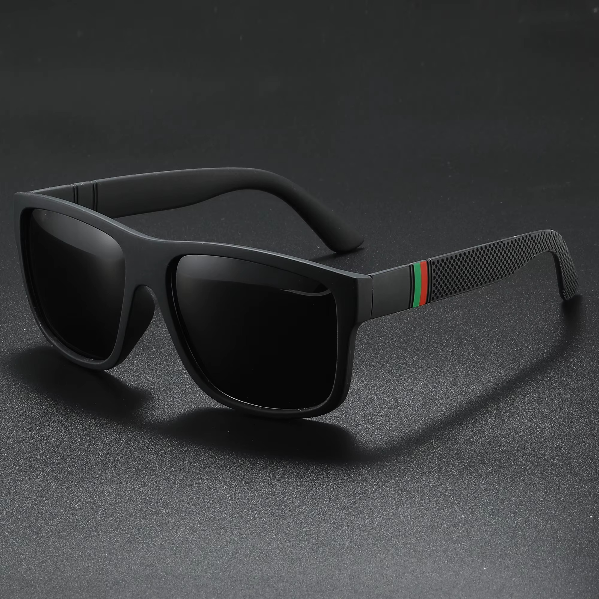 BOLD SQUARE SUN SHADES