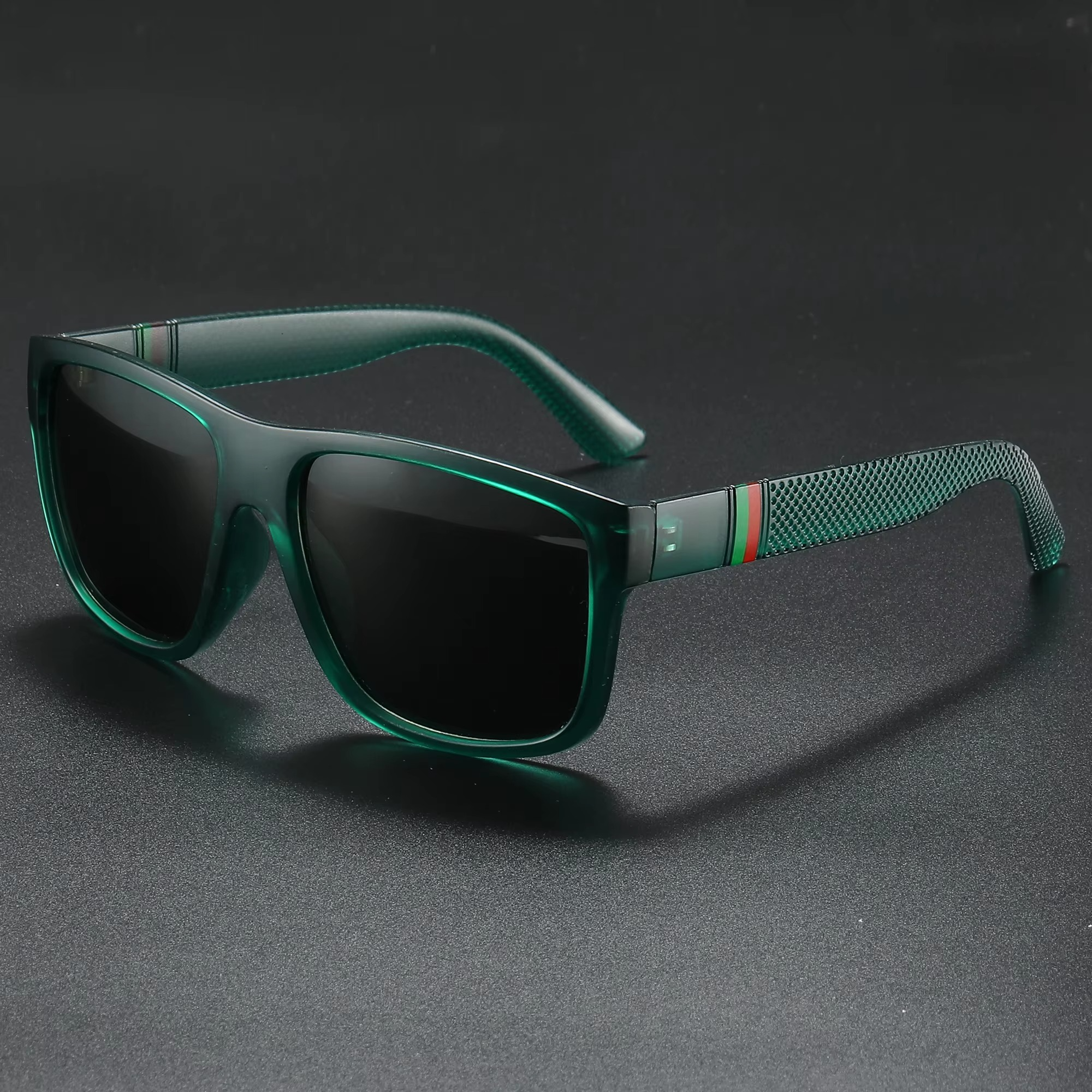 BOLD SQUARE SUN SHADES