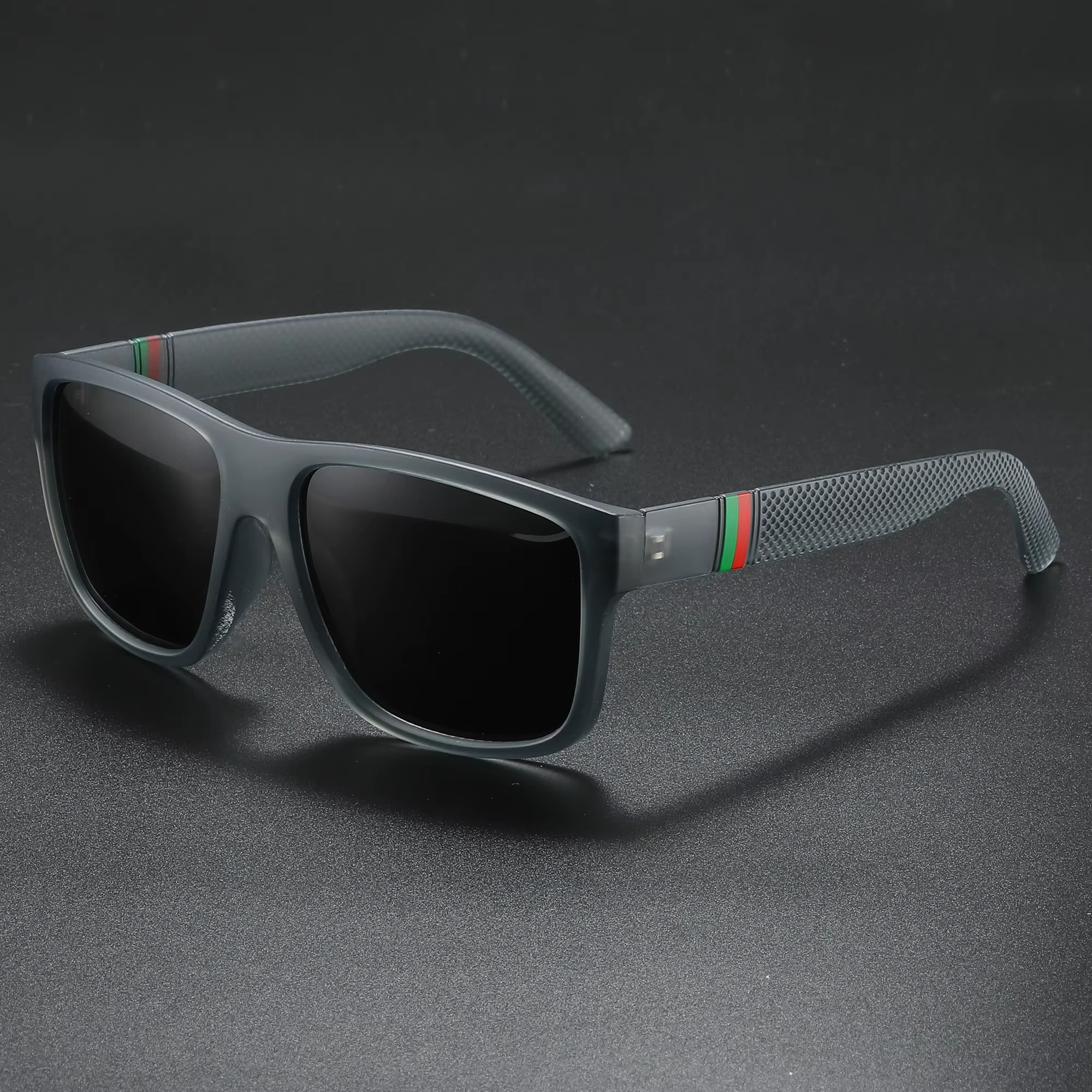 BOLD SQUARE SUN SHADES