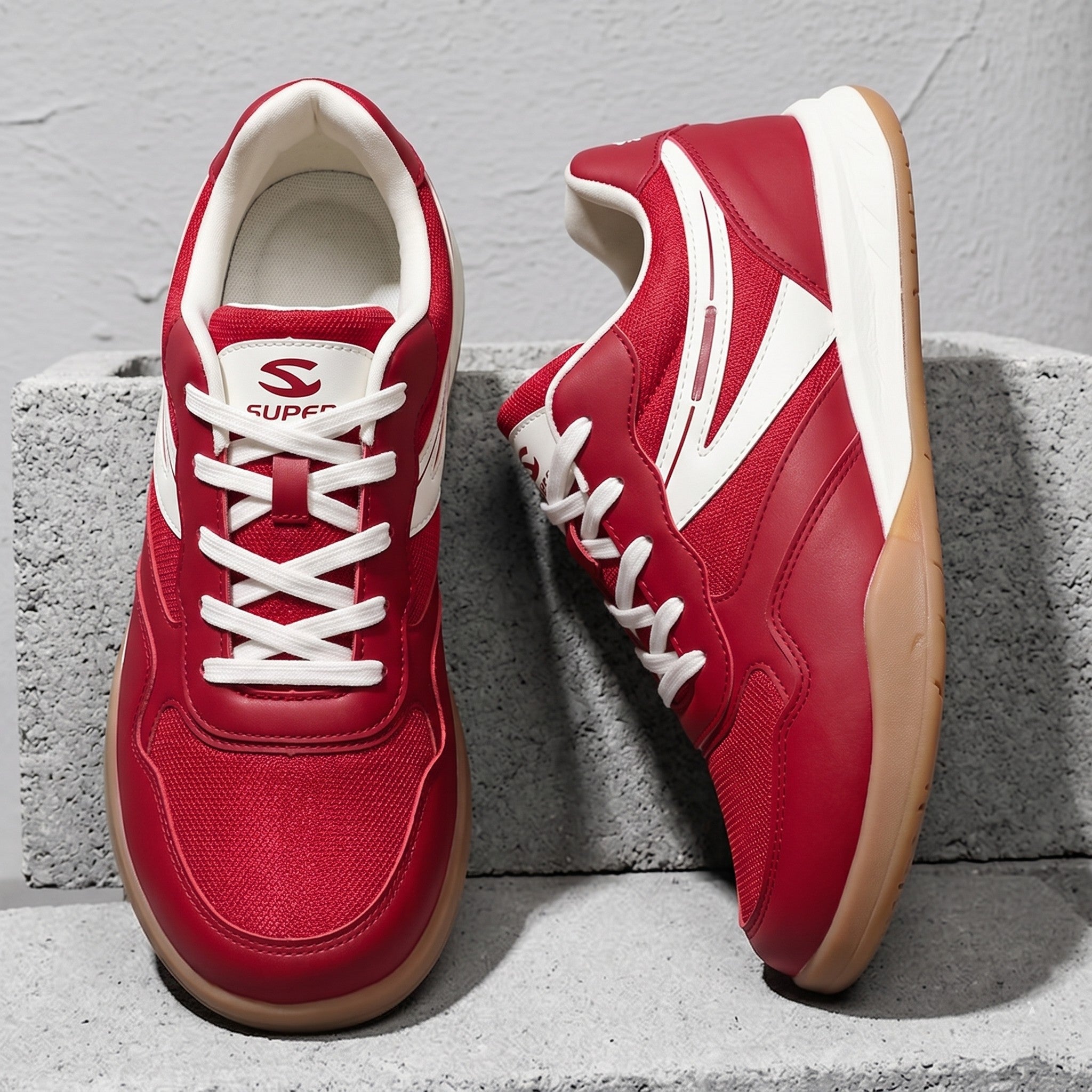 LIGHTWEIGHT WIDE TOE TRAINERS
