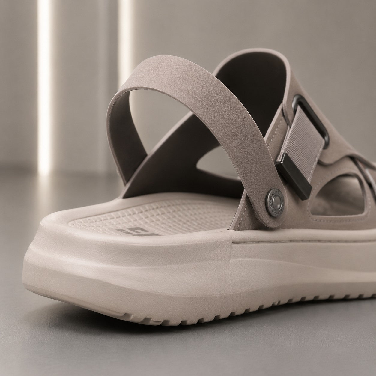 BUCKLE STRAP THICK SOLE SANDALS