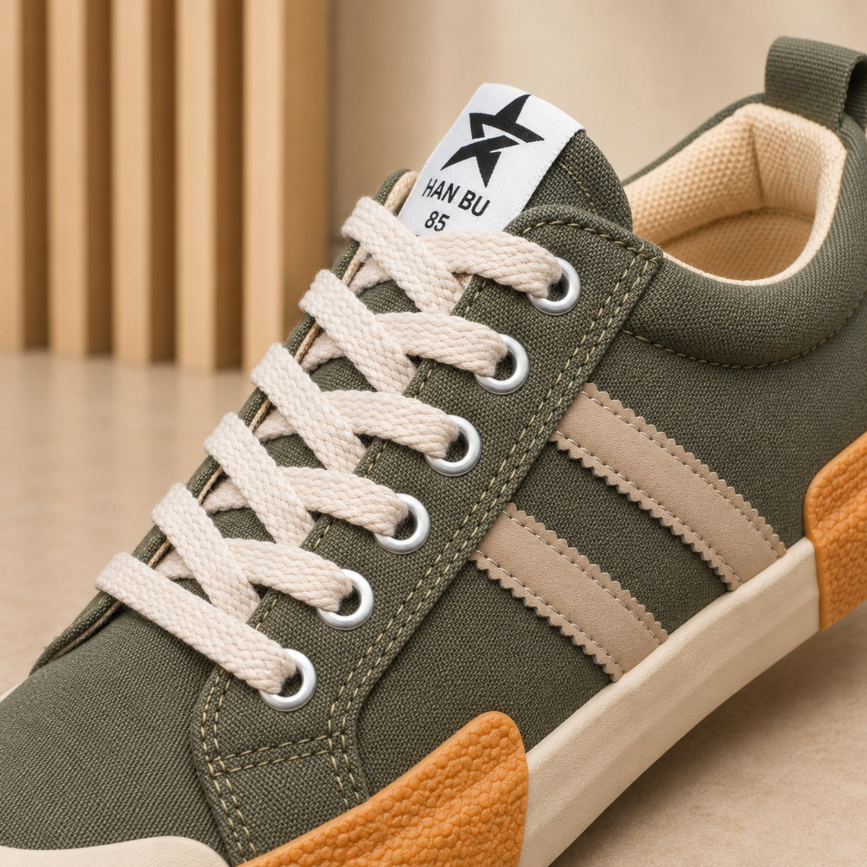 CLASSIC GUM SOLE SNEAKER
