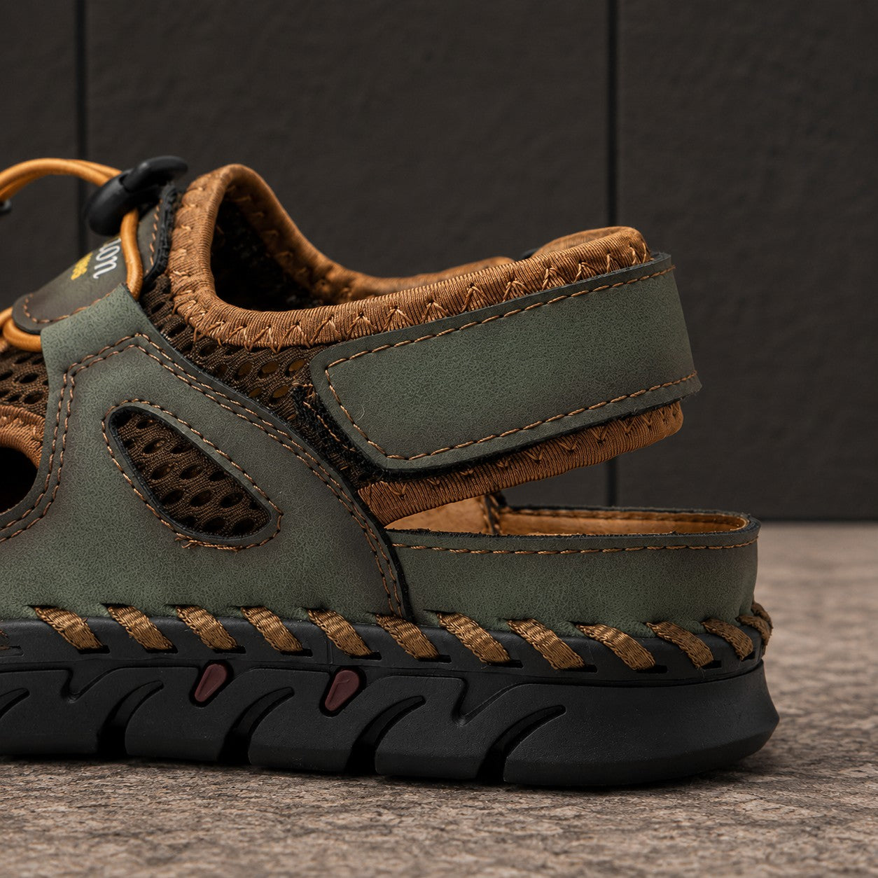 CLOSED TOE MESH OUTDOOR SANDALS