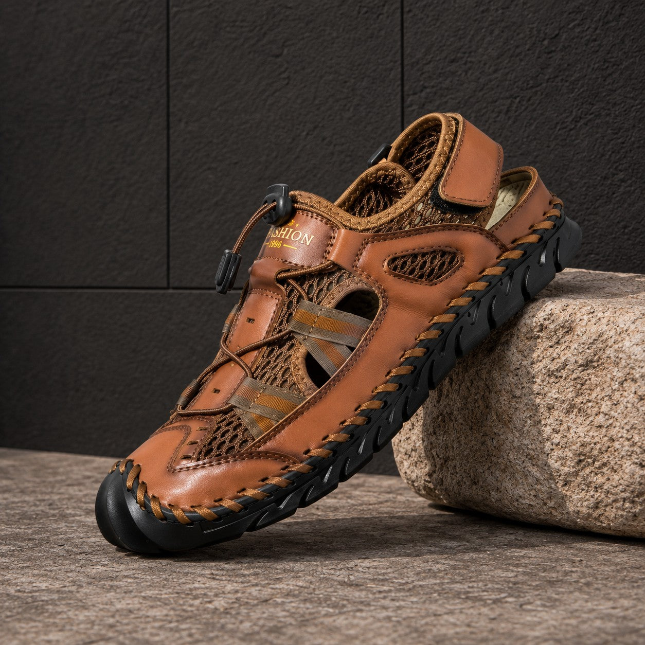 CLOSED TOE MESH OUTDOOR SANDALS