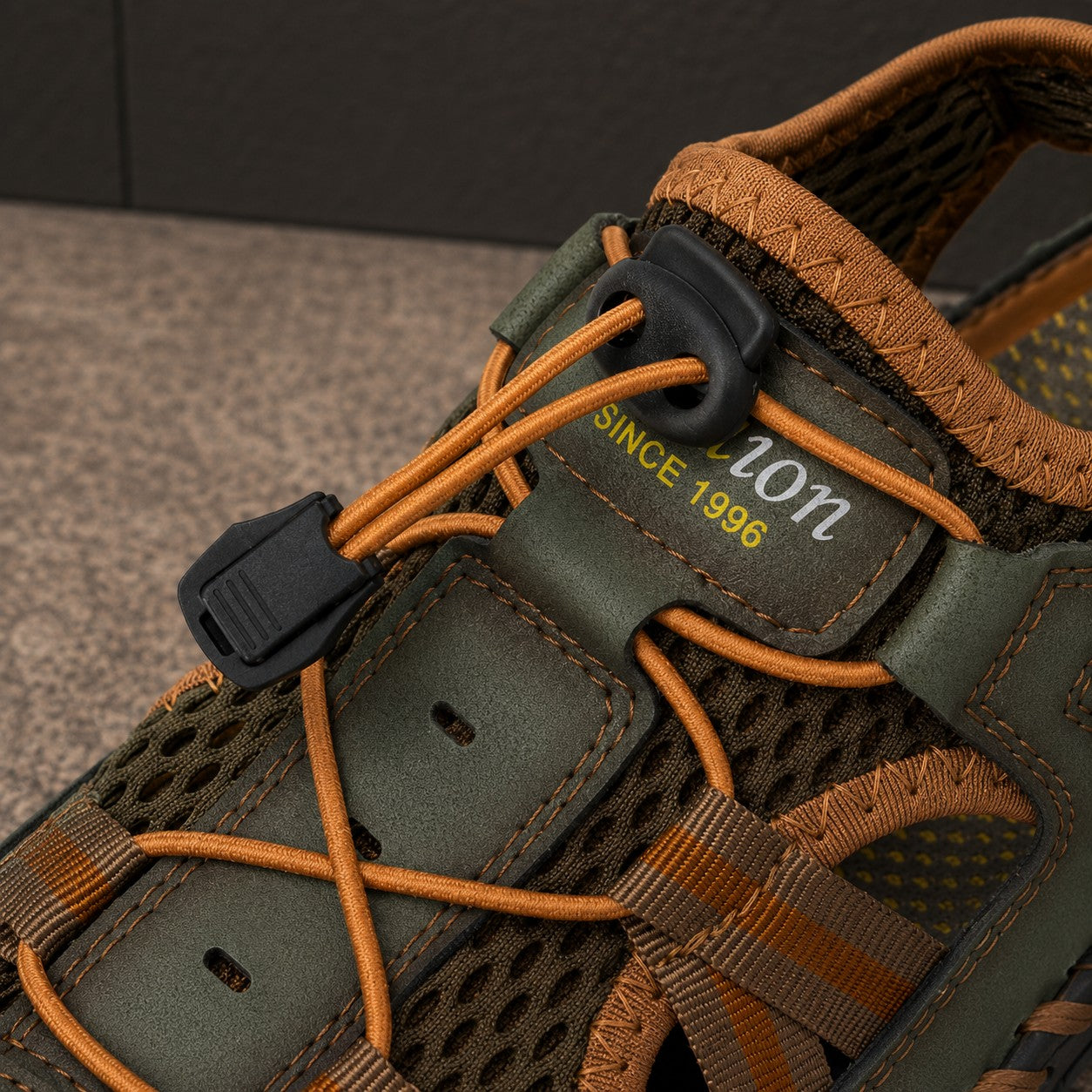 CLOSED TOE MESH OUTDOOR SANDALS