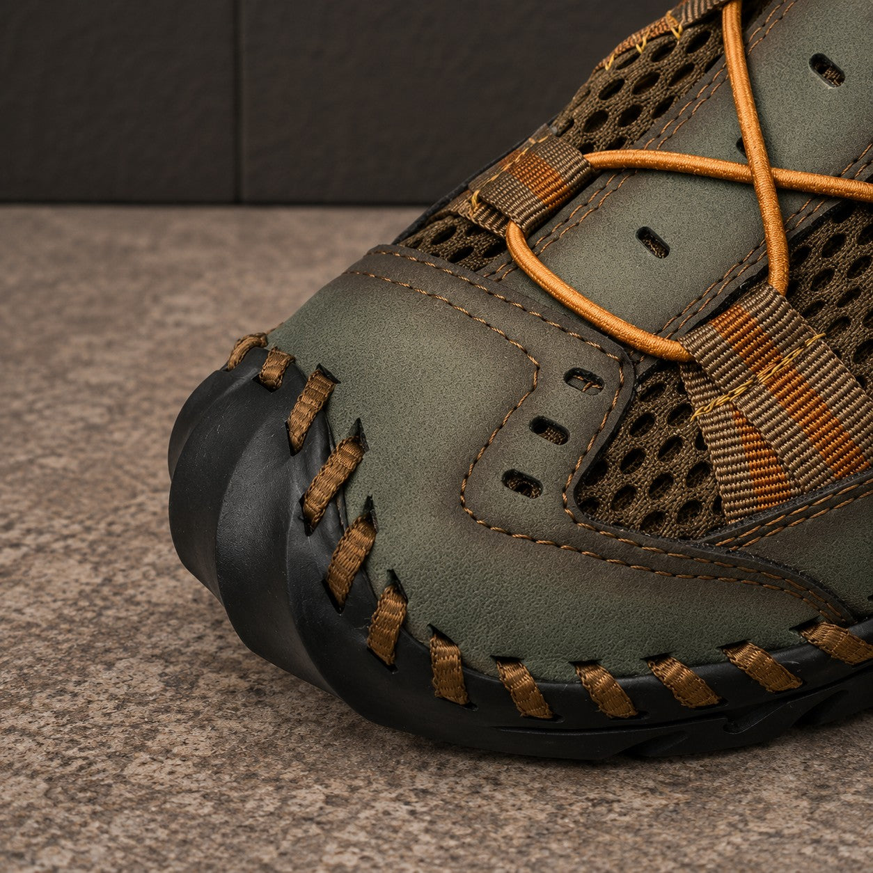 CLOSED TOE MESH OUTDOOR SANDALS