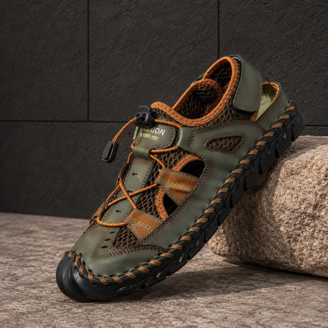 CLOSED TOE MESH OUTDOOR SANDALS