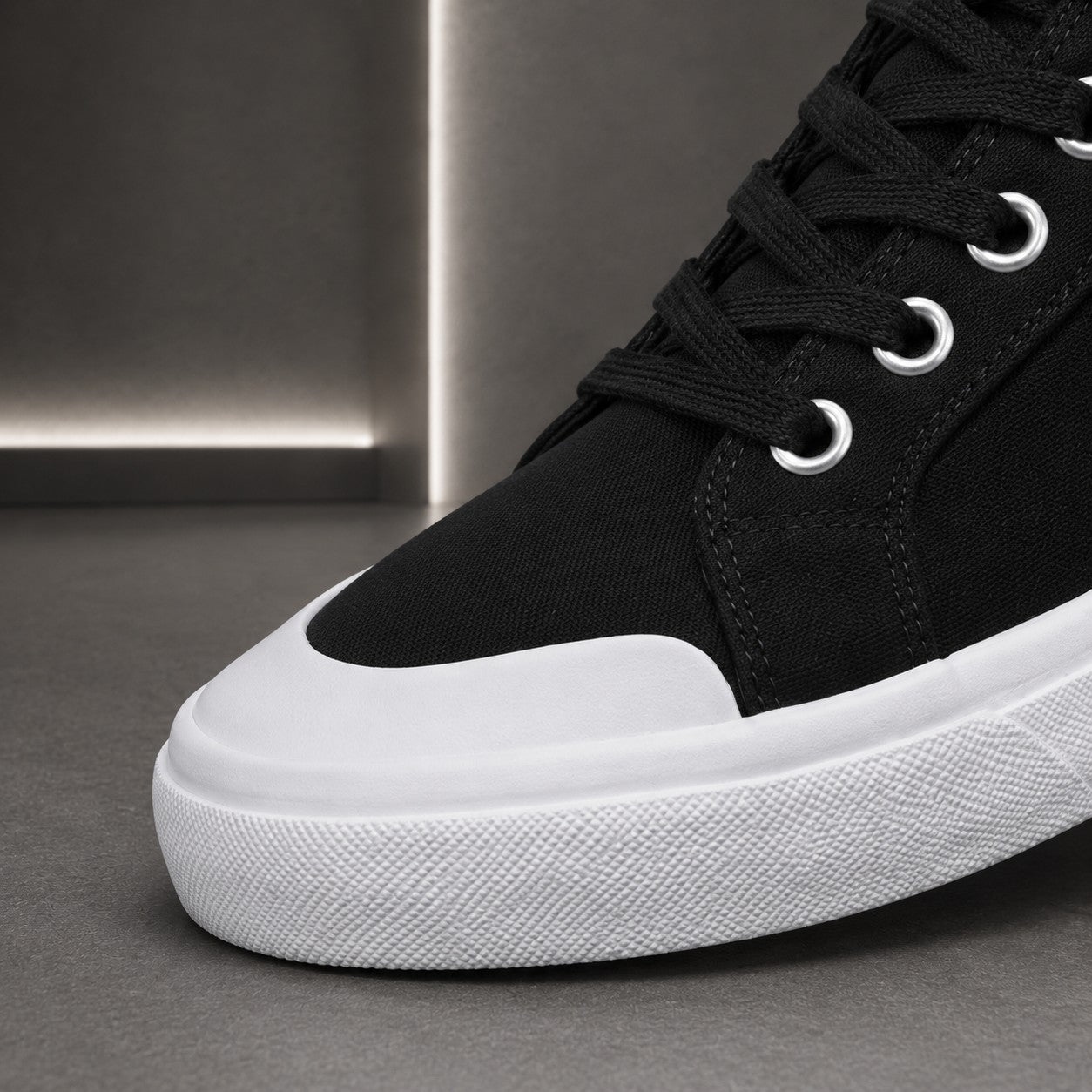 COURTSIDE LOW TOP SNEAKERS