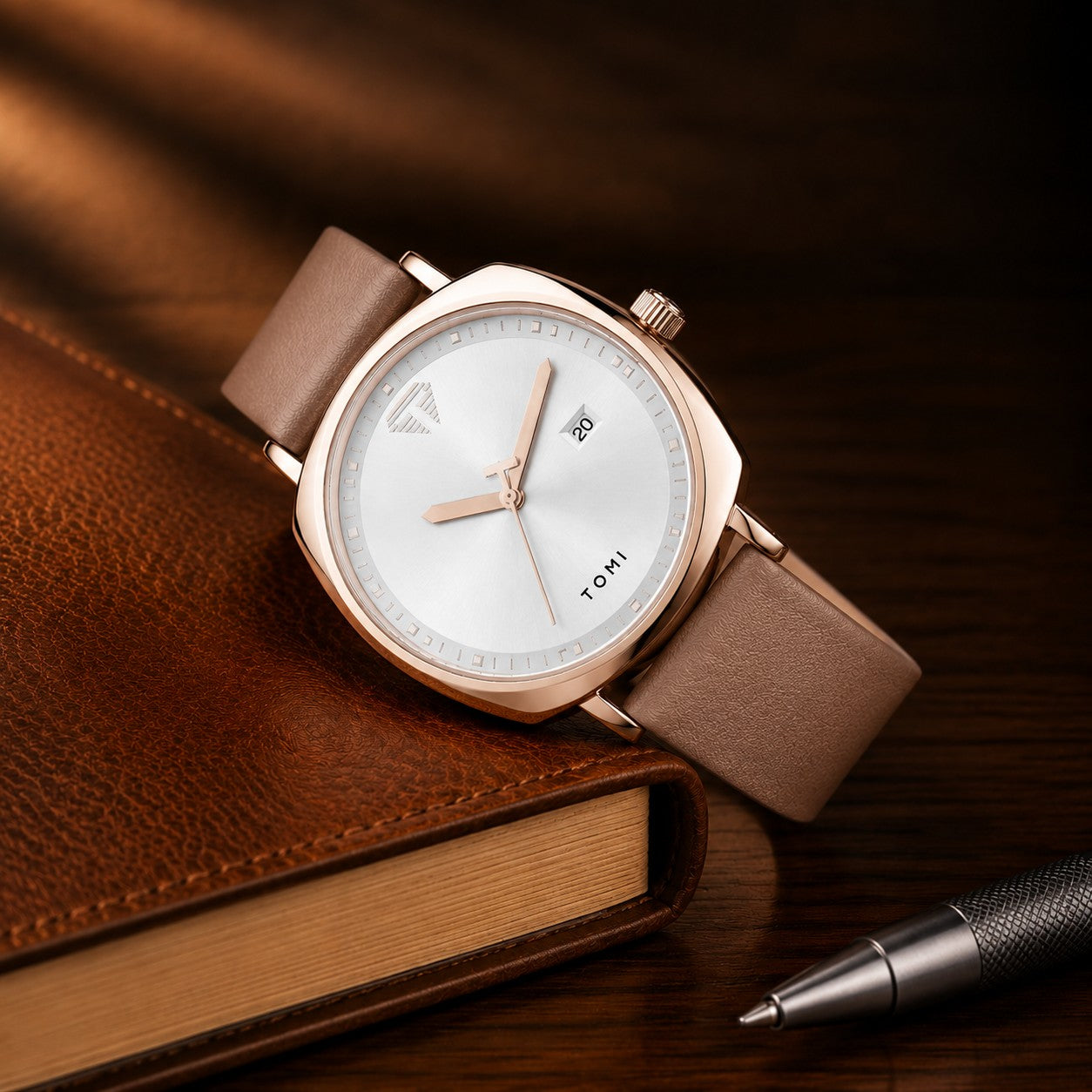 EMBLEM DIAL LEATHER WATCH