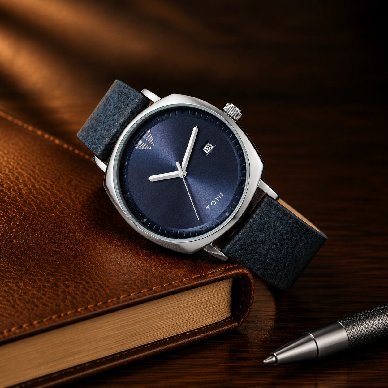 EMBLEM DIAL LEATHER WATCH