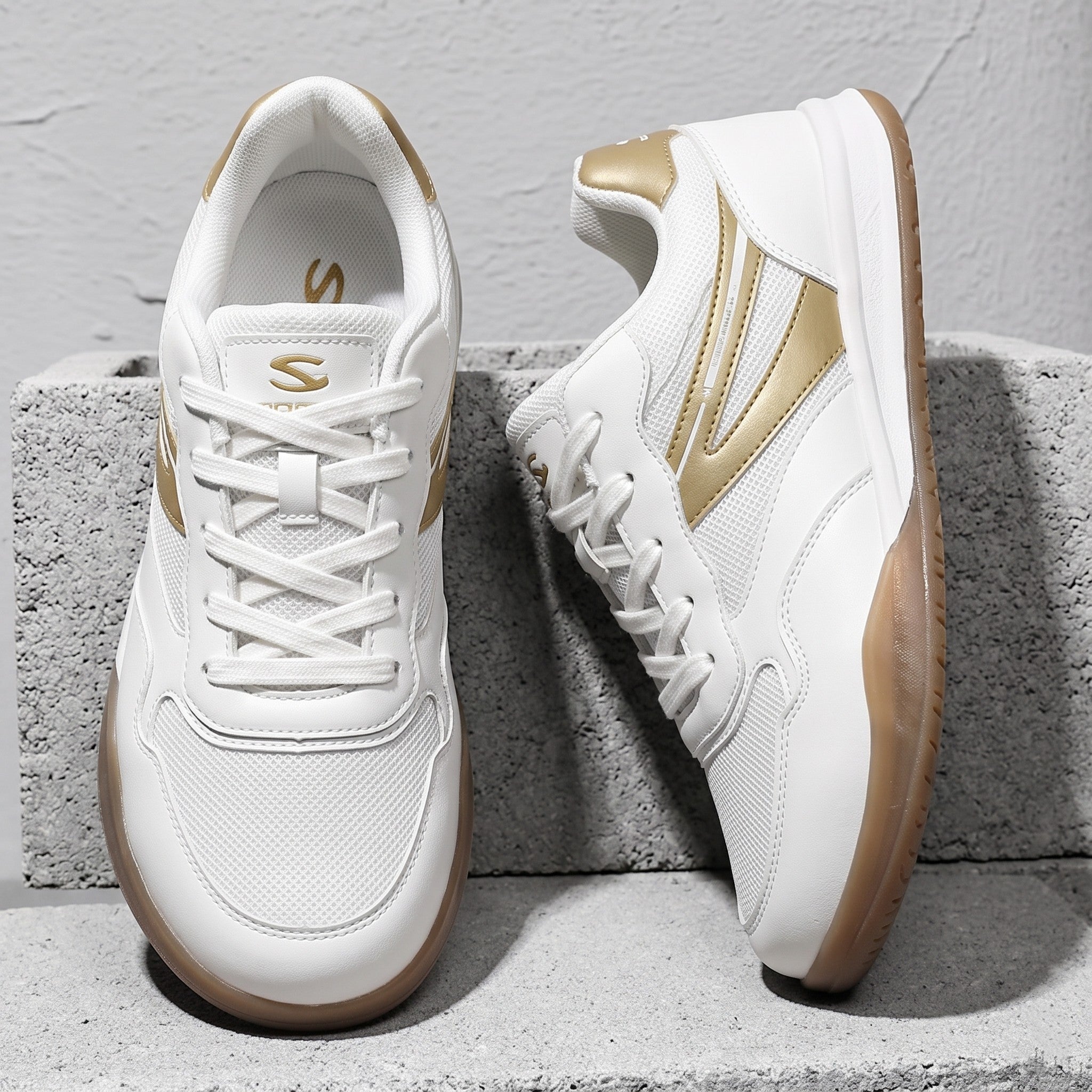 LIGHTWEIGHT WIDE TOE TRAINERS