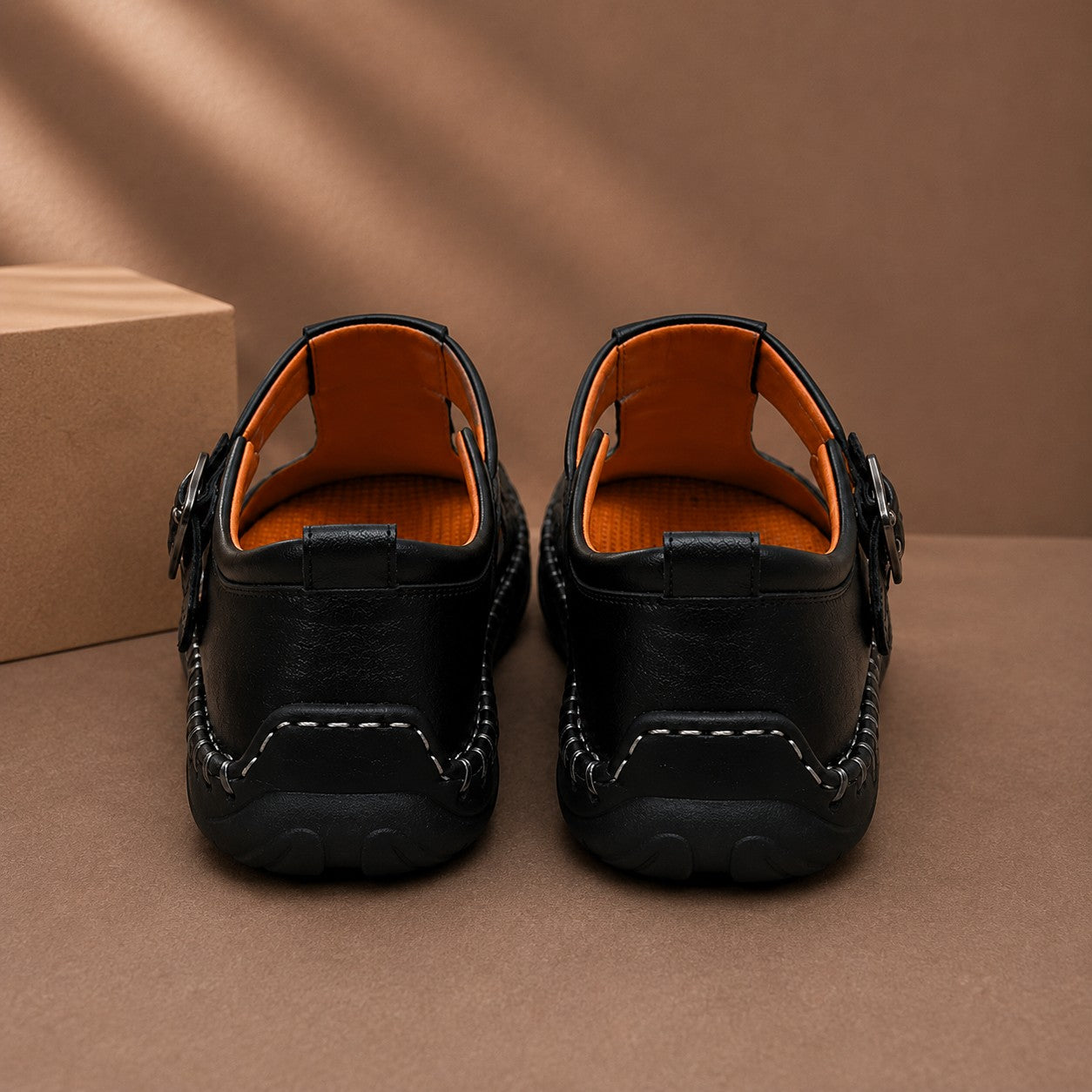 HANDSTITCHED LEATHER BUCKLE SANDAL