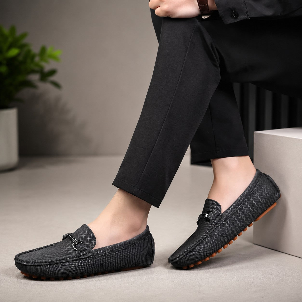 ROUND TOE LOAFERS