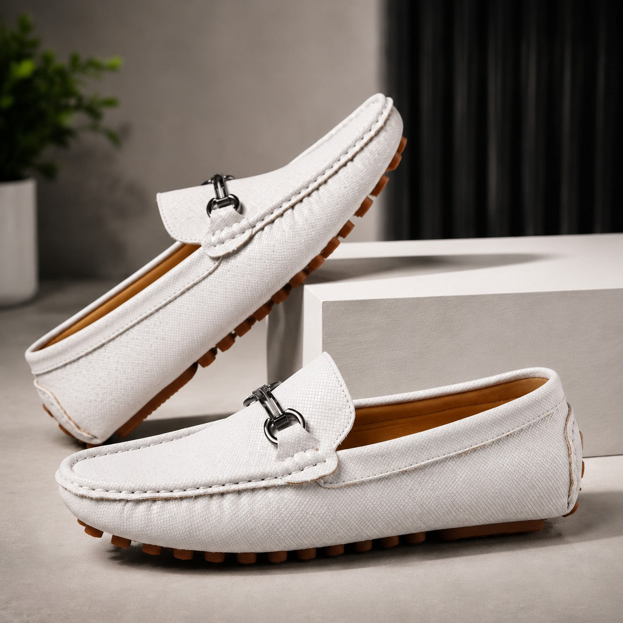 ROUND TOE LOAFERS