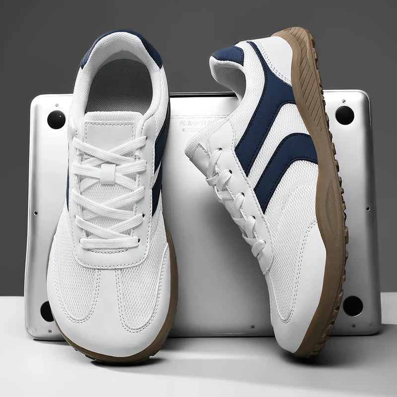 WIDE TOE TRAIL SNEAKERS