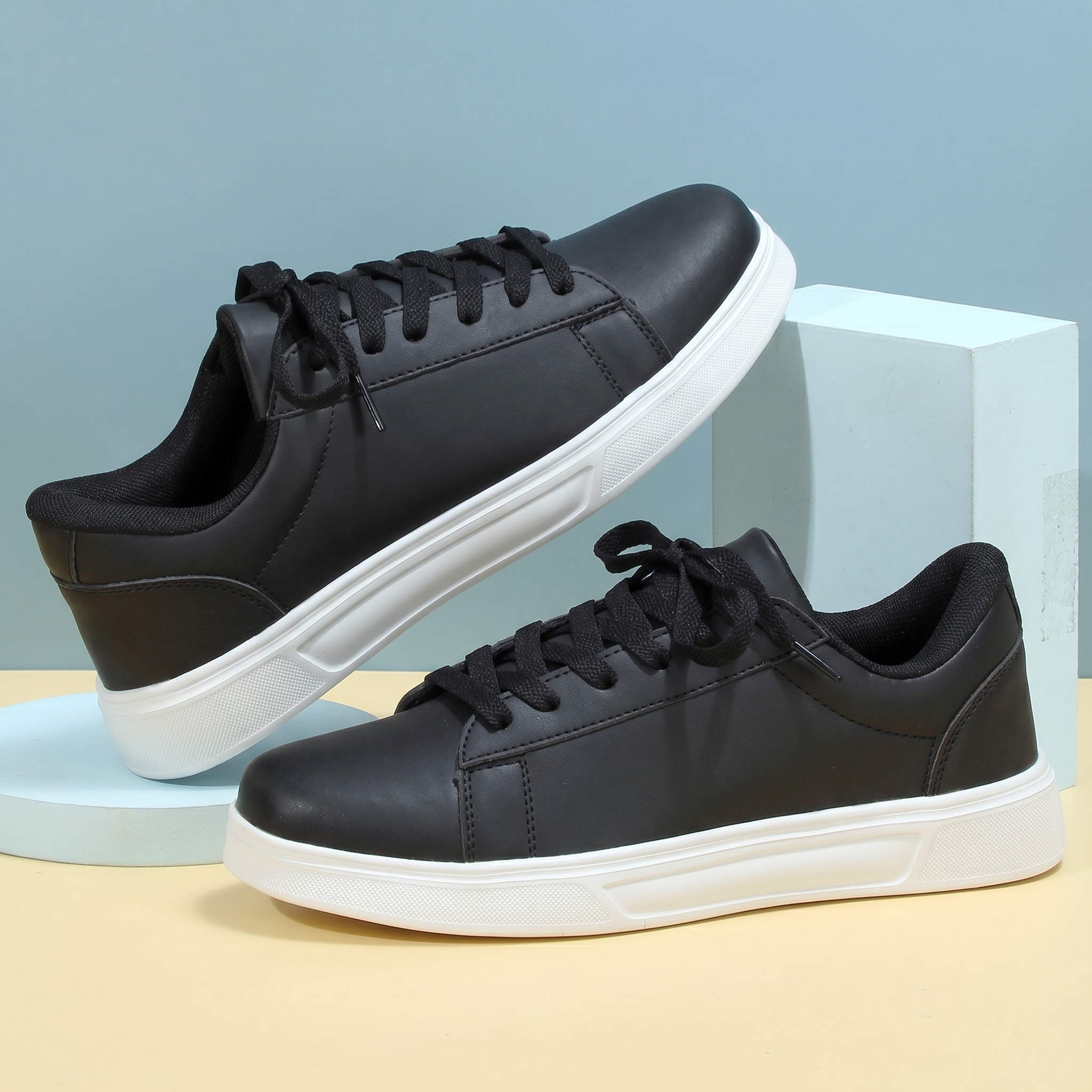 STYLISH SPORTY SNEAKERS