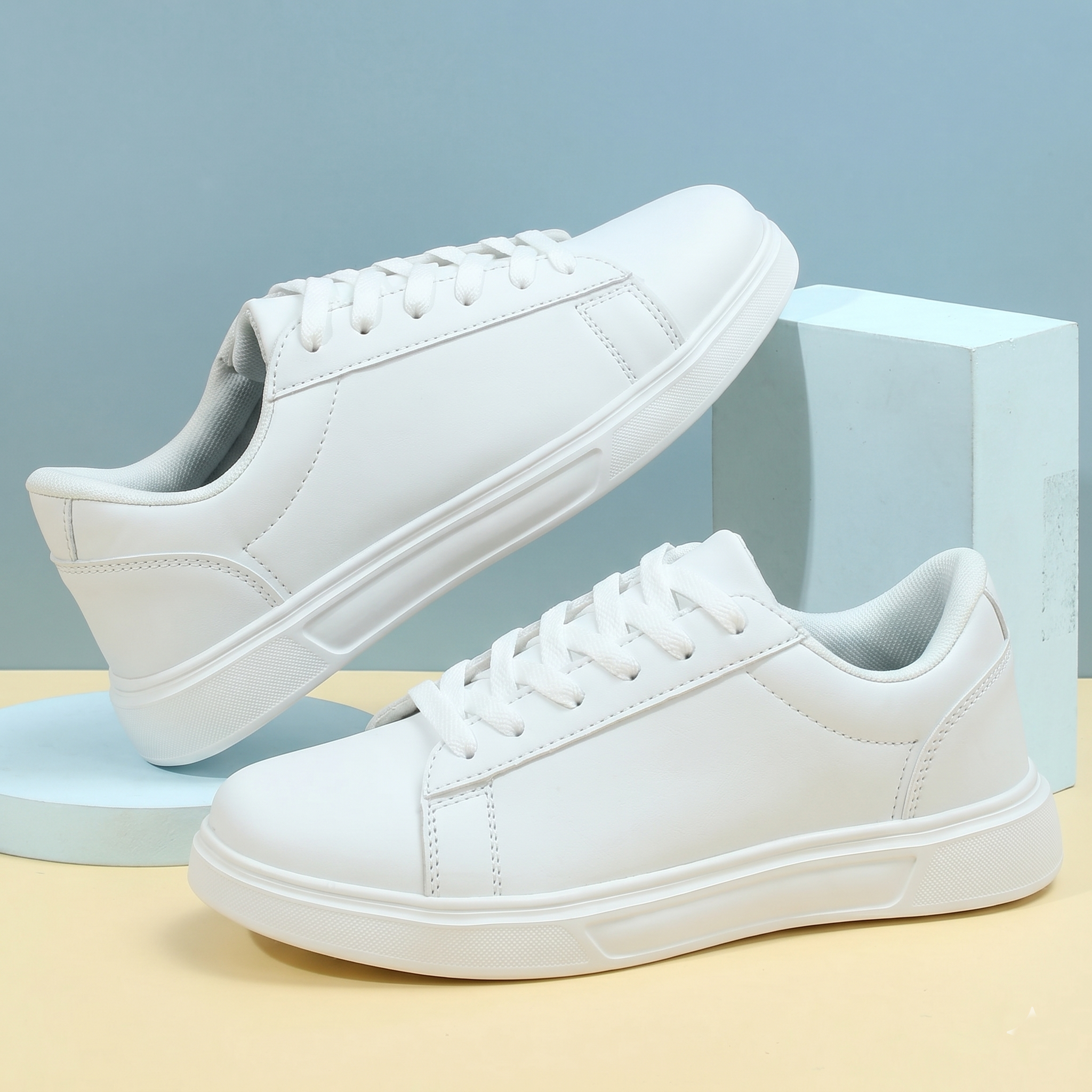 STYLISH SPORTY SNEAKERS