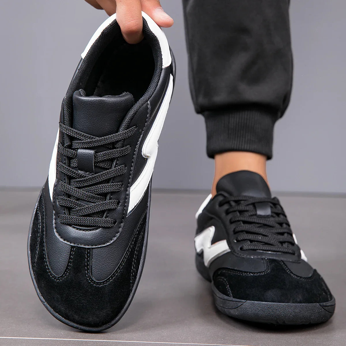 WIDE TOE COMFORT SNEAKERS
