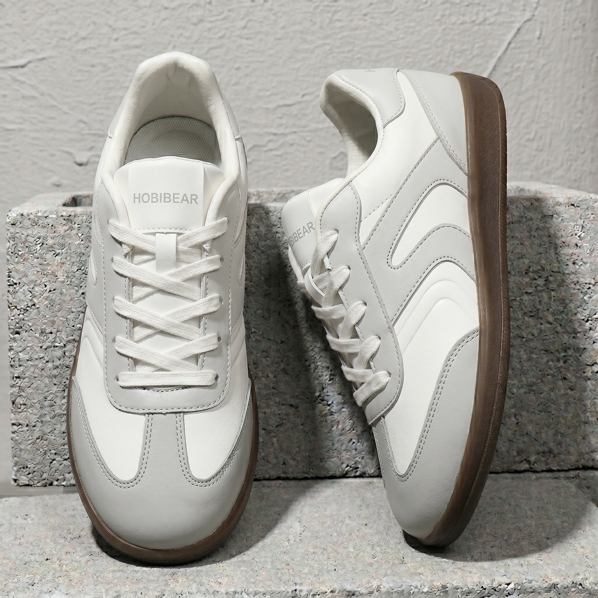 WIDE TOE STRIDE SNEAKERS