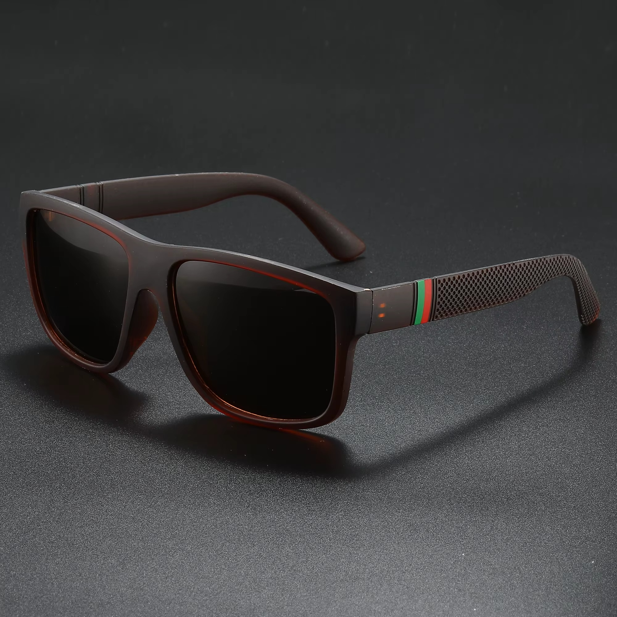 BOLD SQUARE SUN SHADES