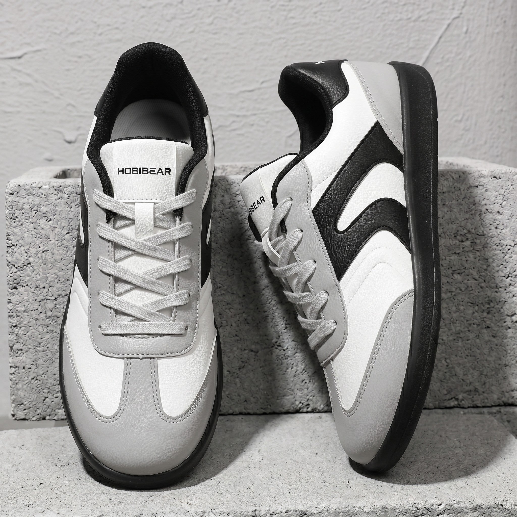 WIDE TOE STRIDE SNEAKERS